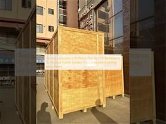 Испытательная лаборатория проводит испытание на устойчивость к распространению пламени по вертикали на кабелях, используя испытательное оборудование.